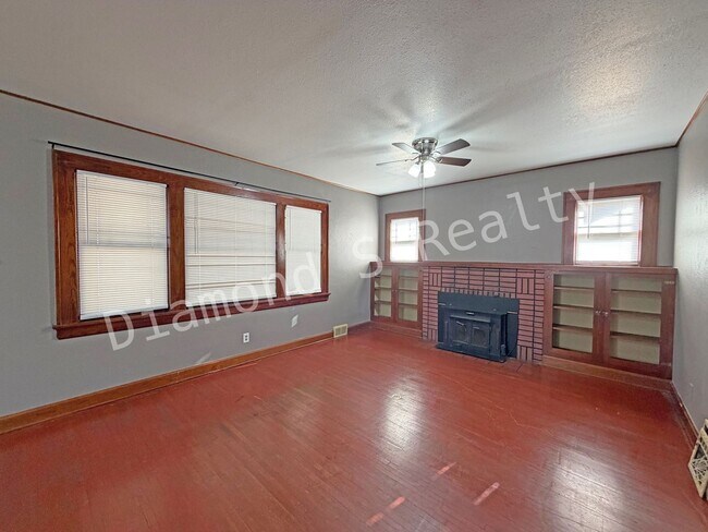 Building Photo - 816 E Delmar St