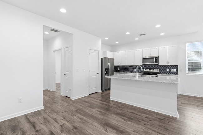 Foto del edificio - 8632 Tropics Ave