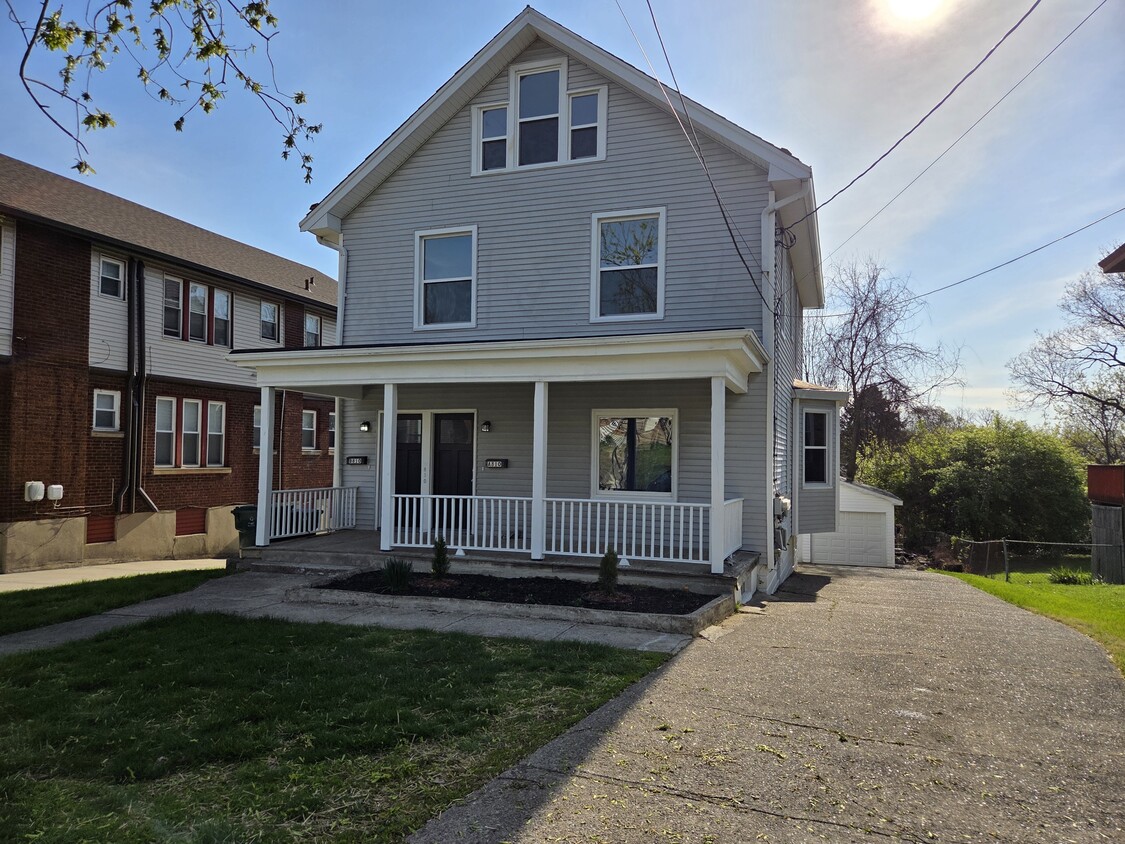 Primary Photo - 810 Pedretti Ave