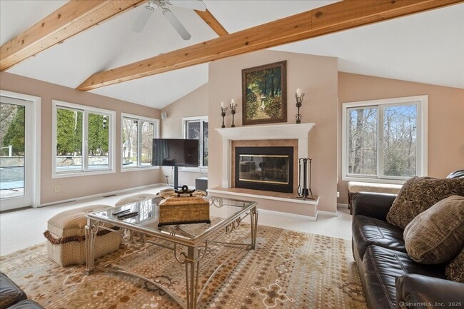 Foto del edificio - 693 Den Rd