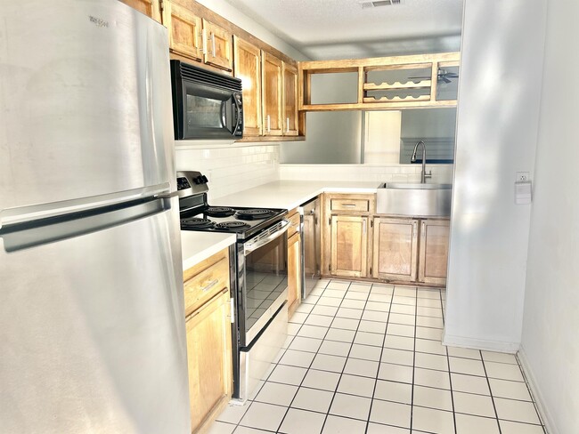 Building Photo - 9665 Siegen Ln