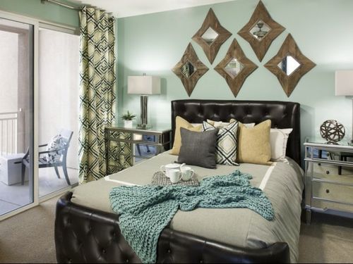 Foto del edificio - 2425 Victory Park Ln
