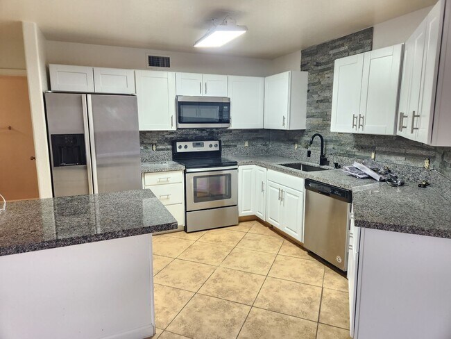 Foto del edificio - 3 bed 2.5 bath with loft