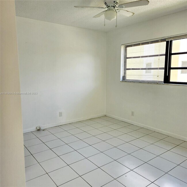 Building Photo - 2079 Coral Ridge Dr