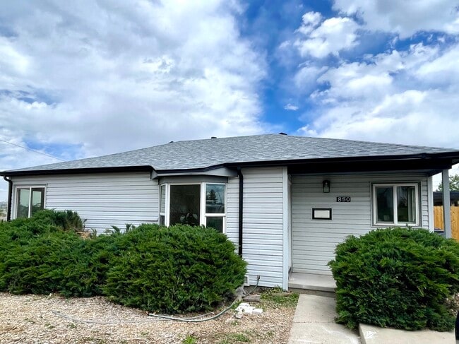 Building Photo - 850 S Osage St