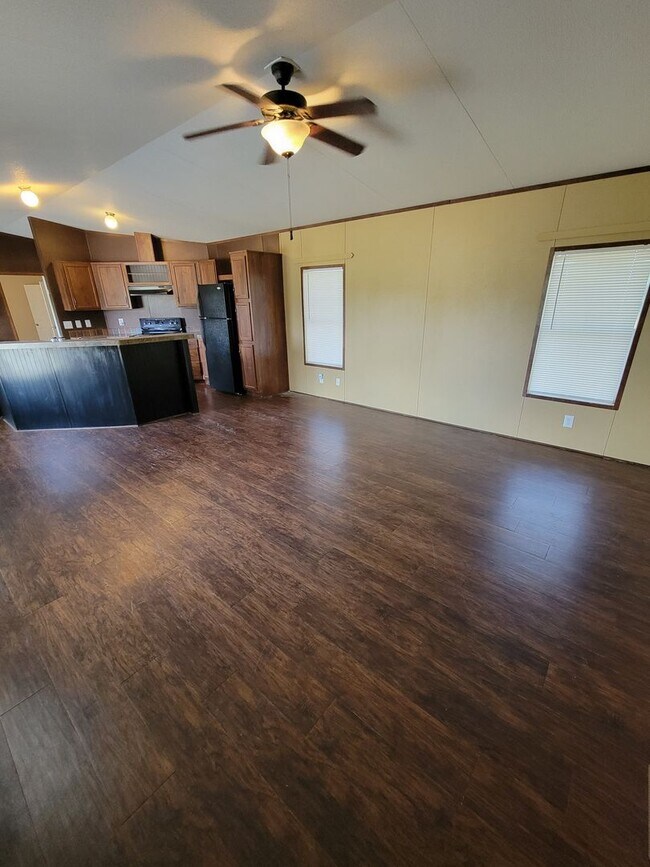 Building Photo - 3 bedrooms / 2 baths mobile home on 3 acre...