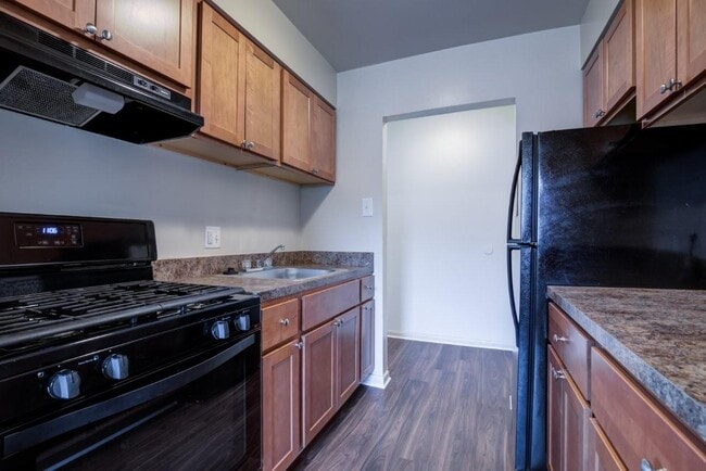 Building Photo - Carlwynne Manor Apartment Homes