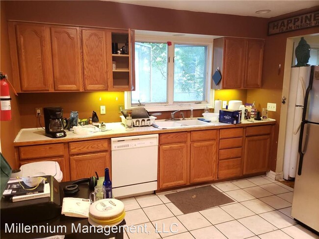 Building Photo - 4 br, 2 bath House - 1074 11th Ave SE