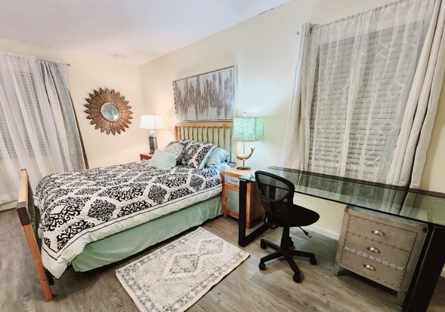 Foto del edificio - 767 Aragon Ave NE