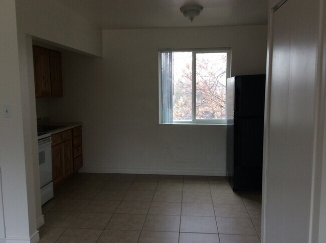 Building Photo - 80 S 900 E