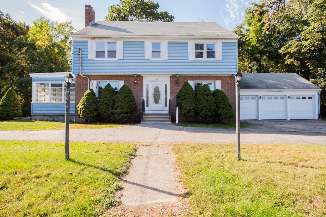 Foto principal - 1165 W Boylston St