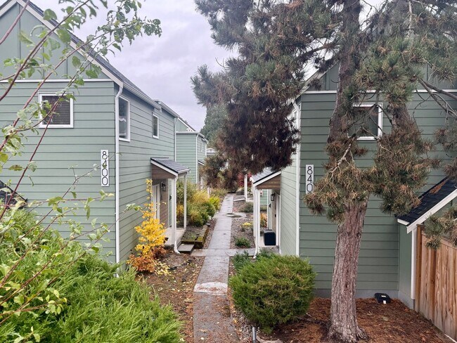 Foto del edificio - Longfellow Run Townhomes - West Seattle