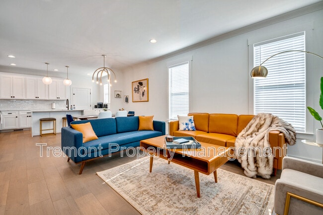 Building Photo - 1017 E 14th St