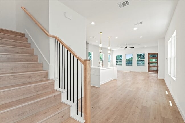 Photo - 420 N Moore St House