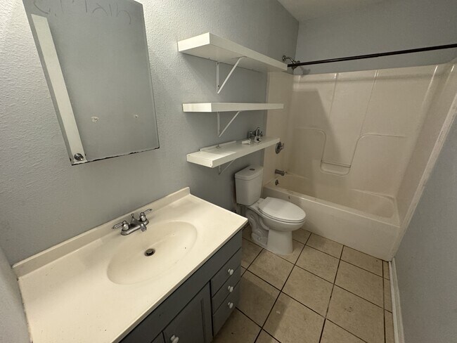 Building Photo - 231 SE 121st Rd