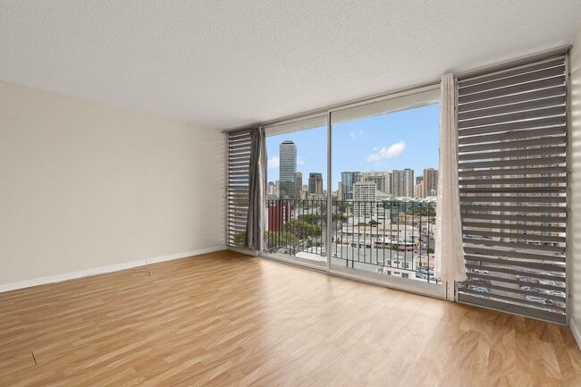 Building Photo - Charming Studio near Don Quijote in Ala Moana