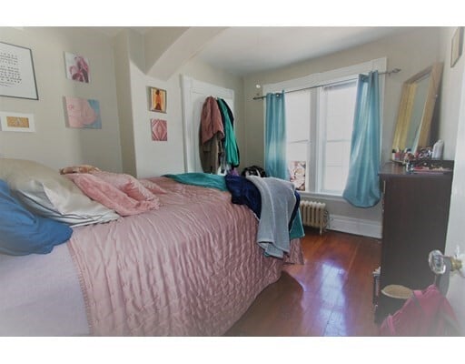 Building Photo - 122 Elm St