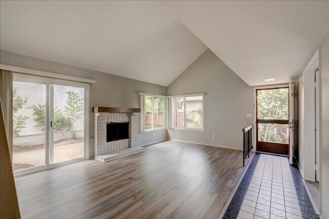 Building Photo - Elegant, Remodeled Gem in Tranquil Tierasa...