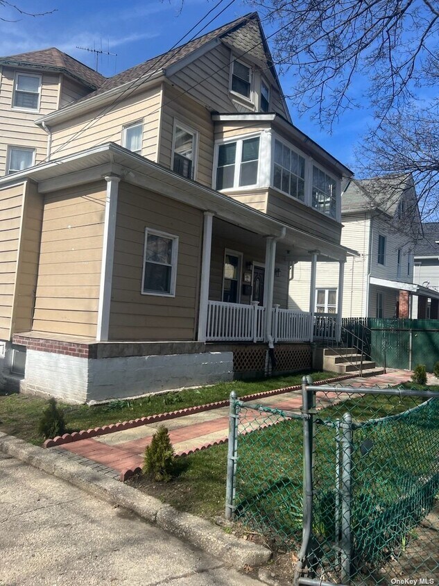 Primary Photo - 154 S Tenth Ave