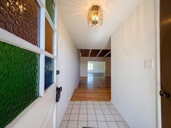 Foto del edificio - 962 N Calmgrove Ave