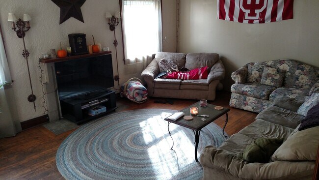 Building Photo - 611 N Washington St