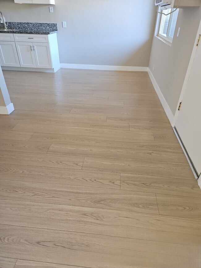 Foto del edificio - 8334 Willis Ave