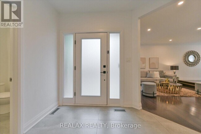 Building Photo - 44 Greencroft Crescent