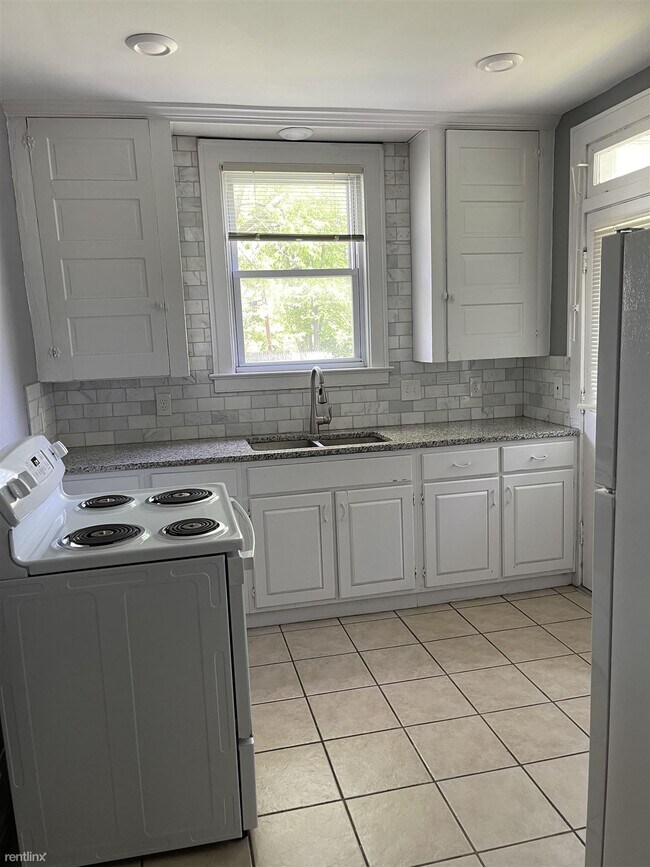 Building Photo - 2 br, 1 bath Duplex - 112 Olentangy Street...