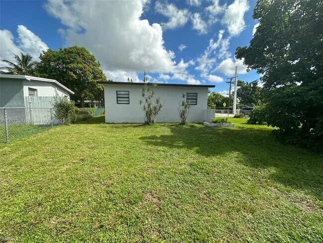 Building Photo - 3 br, 2 bath House - 3701 SW 40th St # 3701