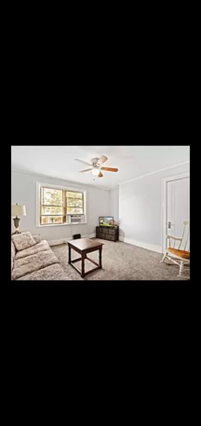 Sala de estar - 2923 Brownsville Rd