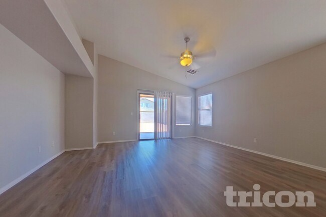 Building Photo - 2215 S 83rd Ln