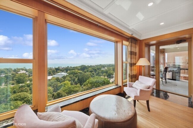Foto del edificio - 2120 N Lincoln Park W