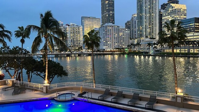 Foto del edificio - 701 Brickell Key Blvd