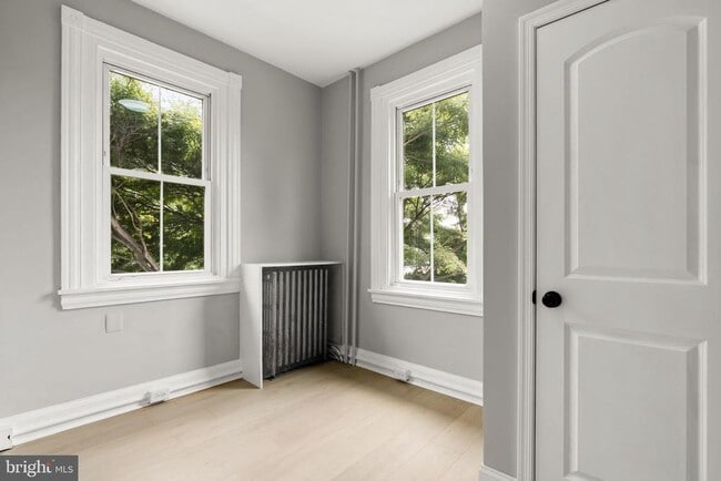 Building Photo - 216 Collingdale Ave