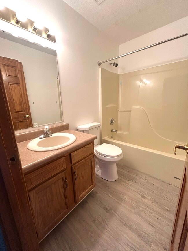 Foto del edificio - 1618 Bear Claw Ln