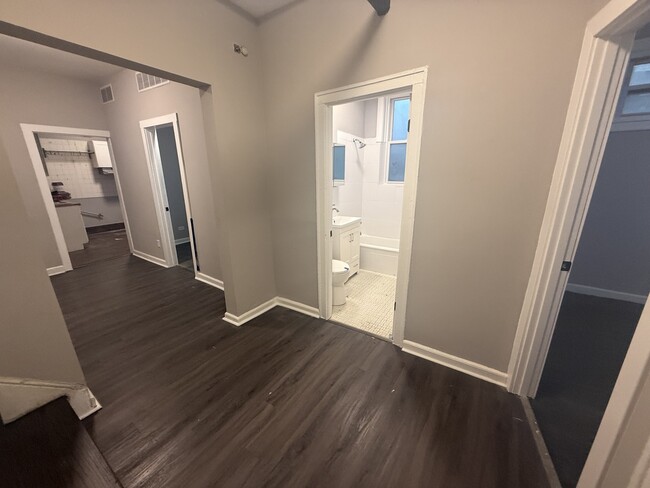 Foto del edificio - 4954 N Harding Ave