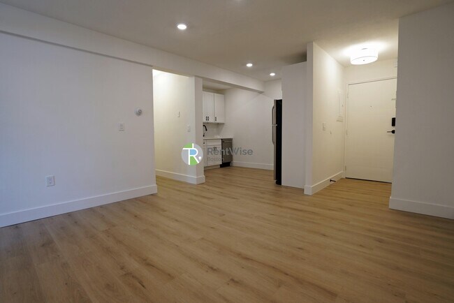 Foto del edificio - 745 E 6th St