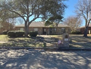 Building Photo - 2004 Cherbourg Dr