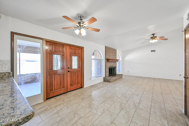 Foto del edificio - 2412 W Temple St