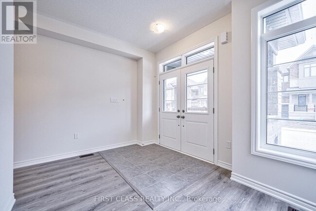 Building Photo - 61 Kenneth Rogers Cres