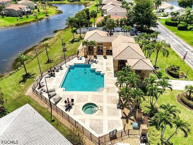 Foto del edificio - 13870 Silver Lake Ct