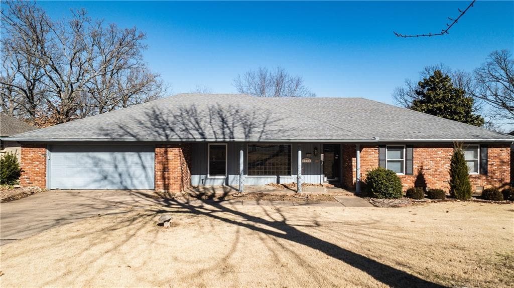 Primary Photo - 1034 E Bonnie Ln