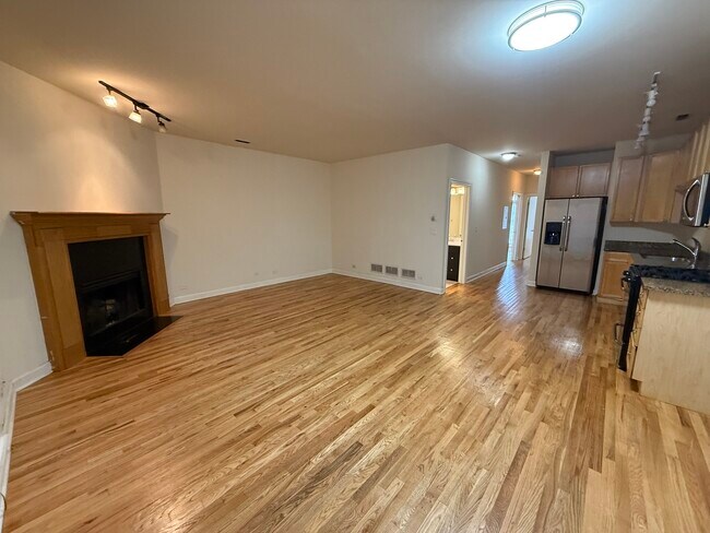 Foto del edificio - 3349 N Clark St
