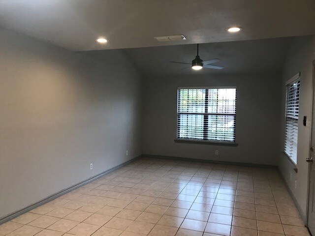 Foto del edificio - 719 Northcreek Dr