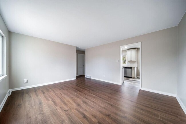 Building Photo - North Elmira Street