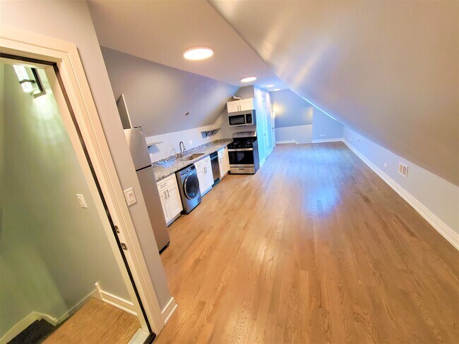 Foto del edificio - 5052 W Sunnyside Ave