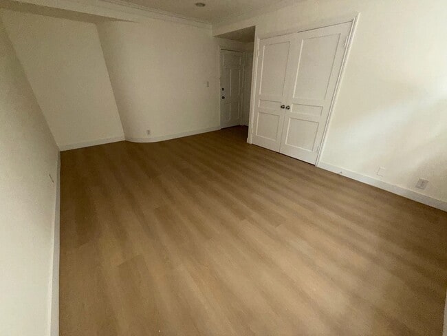 Foto del edificio - 346 N Palm Dr