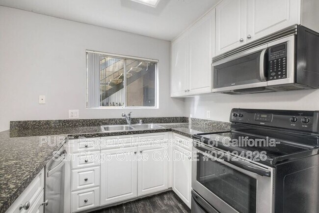 Foto del edificio - 17181 W Bernardo Dr