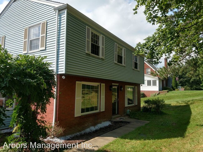 Building Photo - 2638 Lindenwood Dr