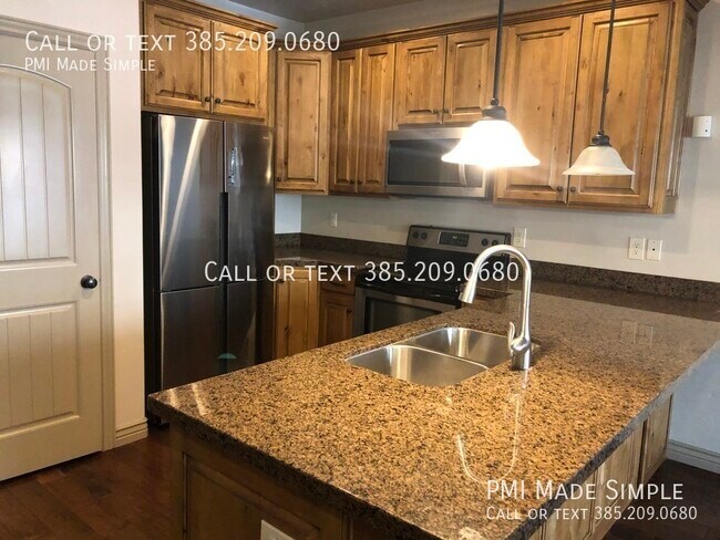 Foto del edificio - Spacious 3-Bedroom Townhome in South Jordan